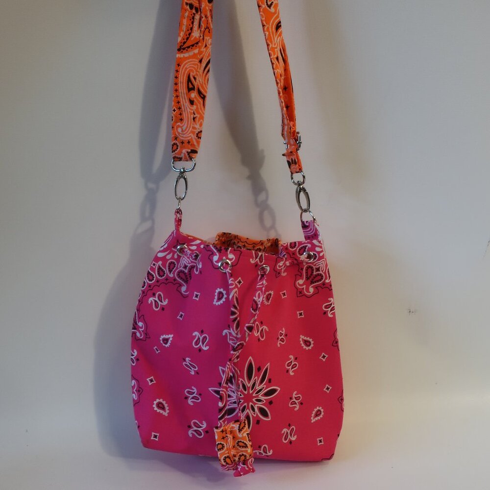 NWT Womens Bits And Pieces To Go Pink Orange Bandana Crossbody Handbag *